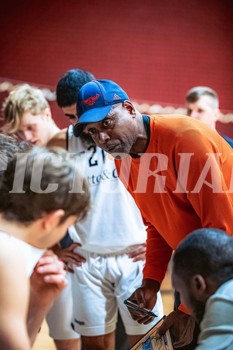 Basketball, Basketball Zweite Liga 2022/23, Grunddurchgang 6.Runde, Basket Flames, Union Deutsch Wagram Alligators, Renaldo O'Neal (Coach)