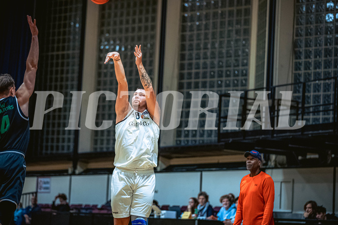 Basketball, Basketball Zweite Liga 2022/23, Grunddurchgang 6.Runde, Basket Flames, Union Deutsch Wagram Alligators, Nikolas Susa (8)
