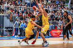 Basketball, Win2Day Superliga 2022/23, Viertelfinale Spiel 4, SKN St. Pölten Basketball, Raiffeisen Flyers Wels, Steven Kaltenbrunner (7), Christian Von Fintel (27)