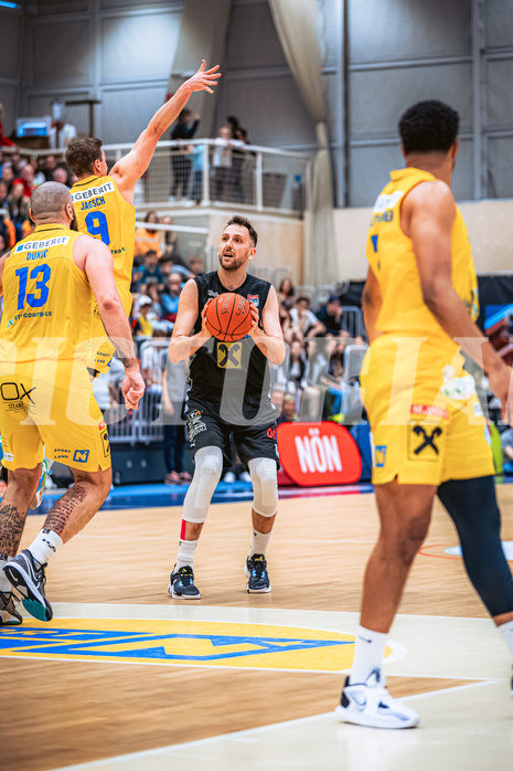 Basketball, Win2Day Superliga 2022/23, Viertelfinale Spiel 4, SKN St. Pölten Basketball, Raiffeisen Flyers Wels, Arvydas Gydra (13)