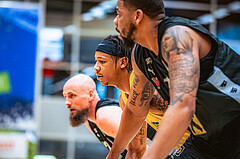 Basketball, Win2Day Superliga 2022/23, Viertelfinale Spiel 4, SKN St. Pölten Basketball, Raiffeisen Flyers Wels, Christian Von Fintel (27), Christopher Ferguson (20), Donovan Smith (1)