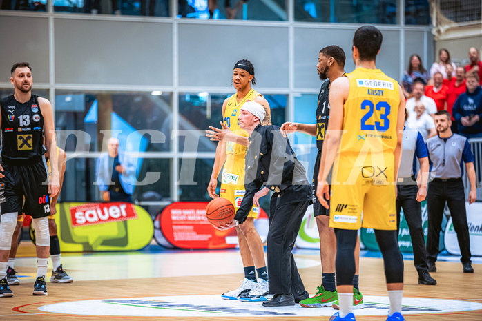 Basketball, Win2Day Superliga 2022/23, Viertelfinale Spiel 4, SKN St. Pölten Basketball, Raiffeisen Flyers Wels, Christopher Ferguson (20), Donovan Smith (1)