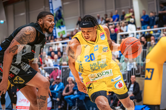 Basketball, Win2Day Superliga 2022/23, Viertelfinale Spiel 4, SKN St. Pölten Basketball, Raiffeisen Flyers Wels, Donovan Smith (1), Christopher Ferguson (20)