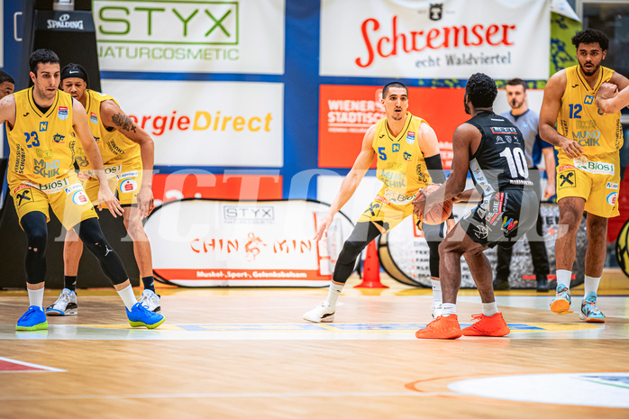 Basketball, Win2Day Superliga 2022/23, Viertelfinale Spiel 4, SKN St. Pölten Basketball, Raiffeisen Flyers Wels, Philip Jalalpoor (5), Austen Awosika (10)