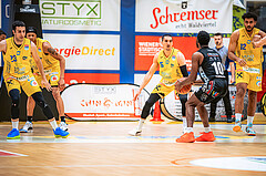 Basketball, Win2Day Superliga 2022/23, Viertelfinale Spiel 4, SKN St. Pölten Basketball, Raiffeisen Flyers Wels, Philip Jalalpoor (5), Austen Awosika (10)