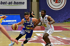 Basketball Superliga 2020/21, Grunddurchgang 6.Runde Flyers Wels vs. Swans Gmunden,  Daniel Friedrich (6), Austen Awosika (1)
