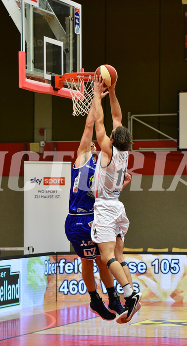 Basketball Superliga 2020/21, Grunddurchgang 6.Runde Flyers Wels vs. Swans Gmunden, Toni Blazan (10), Erwin Zulic (11),
