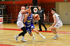 Basketball Superliga 2020/21, Grunddurchgang 6.Runde Flyers Wels vs. Swans Gmunden, Christian Von Fintel (27), Enis Murati (4), Elvir Jakupovic (21)

