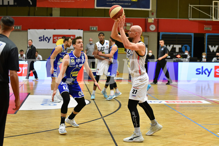 Basketball Superliga 2020/21, Grunddurchgang 6.Runde Flyers Wels vs. Swans Gmunden, Benedikt Güttl (7), Christian Von Fintel (27)

