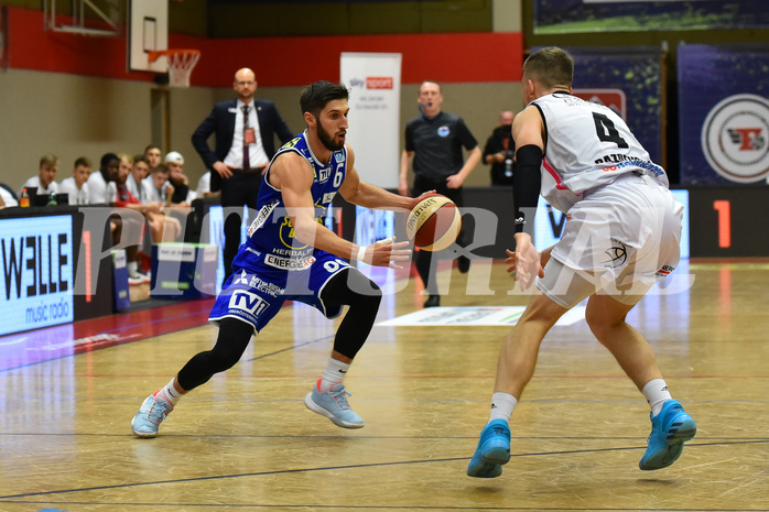 Basketball Superliga 2020/21, Grunddurchgang 6.Runde Flyers Wels vs. Swans Gmunden, Daniel Friedrich (6), Jan Raszdevsek (4),

