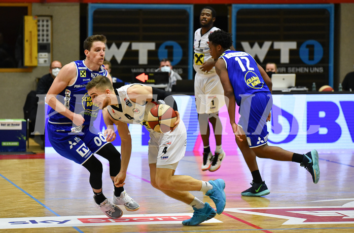 Basketball Superliga 2020/21, Grunddurchgang 6.Runde Flyers Wels vs. Swans Gmunden, Benedikt Güttl (7), Jan Raszdevsek (4), Austen Awosika (1), Susi Mario (12)

