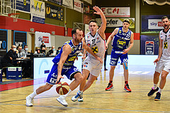 Basketball Superliga 2020/21, Grunddurchgang 6.Runde Flyers Wels vs. Swans Gmunden, Enis Murati (4), Lukas Reichle (17),
