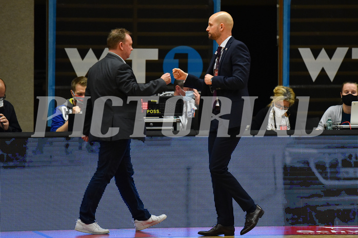Basketball Superliga 2020/21, Grunddurchgang 6.Runde Flyers Wels vs. Swans Gmunden, Anton Mirolybov (Head Coach), Sebastian Waser (Head Coach)
