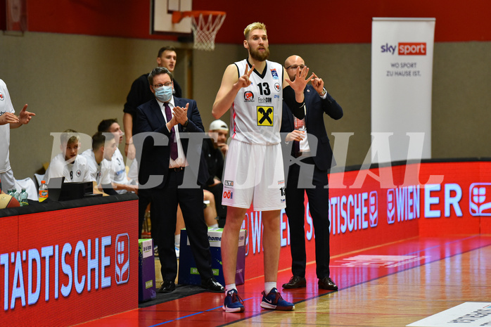 Basketball Superliga 2020/21, Grunddurchgang 6.Runde Flyers Wels vs. Swans Gmunden, Tomas Rimsa (13), Sebastian Waser (Head Coach), 

