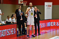 Basketball Superliga 2020/21, Grunddurchgang 6.Runde Flyers Wels vs. Swans Gmunden, Tomas Rimsa (13), Sebastian Waser (Head Coach), 

