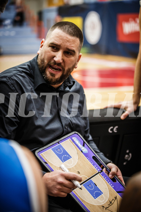 Basketball, win2day Basketball Superliga 2022/23, Grunddurchgang 8.Runde, Traiskirchen Lions, Oberwart Gunners, Horst Leitner (Coach)