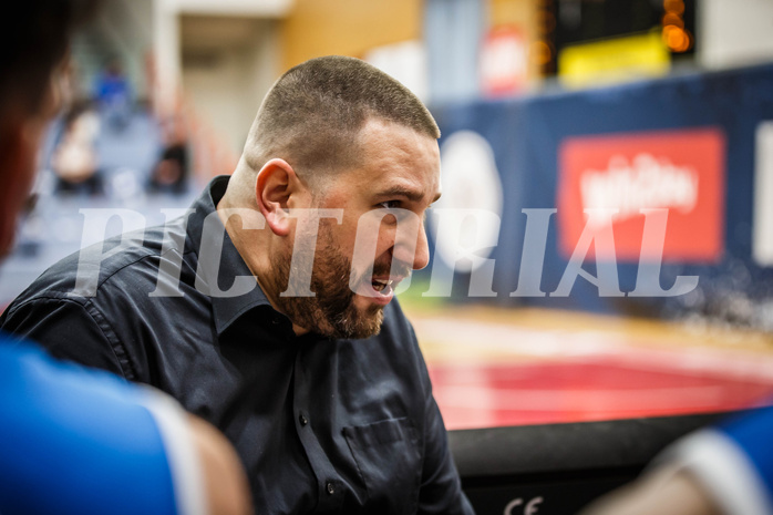 Basketball, win2day Basketball Superliga 2022/23, Grunddurchgang 8.Runde, Traiskirchen Lions, Oberwart Gunners, Horst Leitner (Coach)
