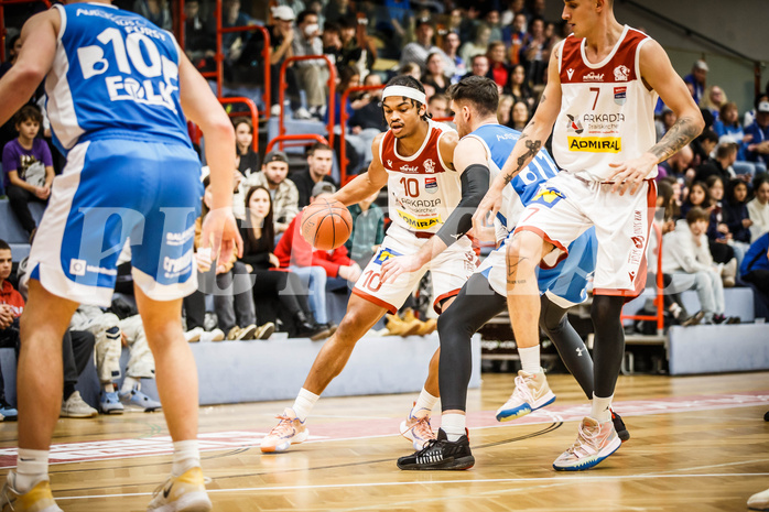 Basketball, win2day Basketball Superliga 2022/23, Grunddurchgang 8.Runde, Traiskirchen Lions, Oberwart Gunners, Evan Taylor (10)