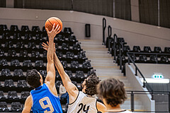 Basketball, Basketball Zweite Liga 2022/23, Grunddurchgang 11.Runde, Basket Flames, Pirlo Kufstein Towers, Luka Kraljic (9), Evan Frank (24)