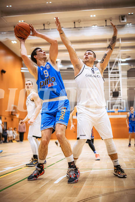 Basketball, Basketball Zweite Liga 2022/23, Grunddurchgang 11.Runde, Basket Flames, Pirlo Kufstein Towers, Luka Kraljic (9), Nikolas Susa (8)