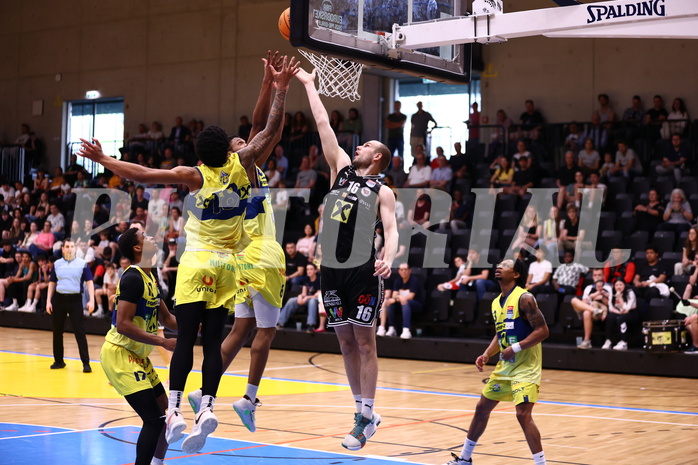 07.04.2024, Graz, Raiffeisen Sportpark Graz, Basketball Superliga 2023/24, Platzierungsrunde, Runde 9, UBSC Raiffeisen Graz - Raiffeisen Flyers Wels 