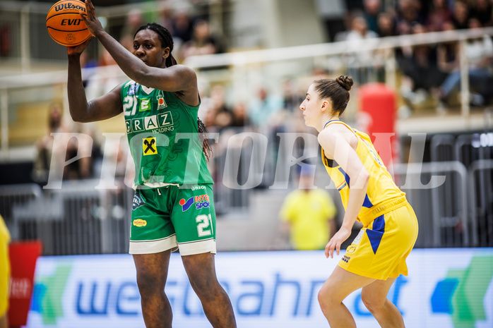 Basketball, Win2Day Basketball Damen Superliga 2023/24, Playoff, Finale Spiel 3, SKN St. Pölten, UBI Graz, Janet Oriakhi (21), Michaela Wildbacher (9)