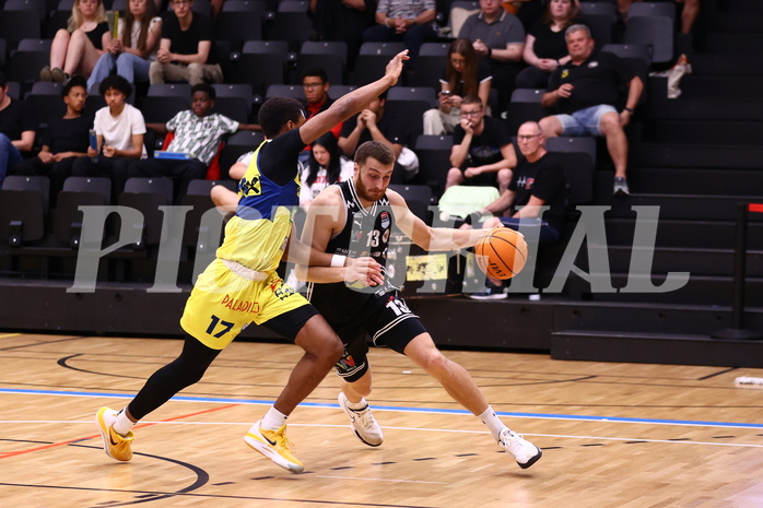 07.04.2024, Graz, Raiffeisen Sportpark Graz, Basketball Superliga 2023/24, Platzierungsrunde, Runde 9, UBSC Raiffeisen Graz - Raiffeisen Flyers Wels 
