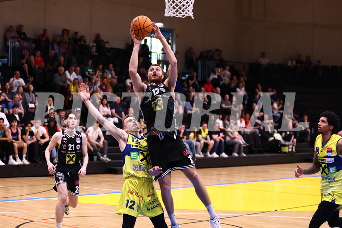 07.04.2024, Graz, Raiffeisen Sportpark Graz, Basketball Superliga 2023/24, Platzierungsrunde, Runde 9, UBSC Raiffeisen Graz - Raiffeisen Flyers Wels 
