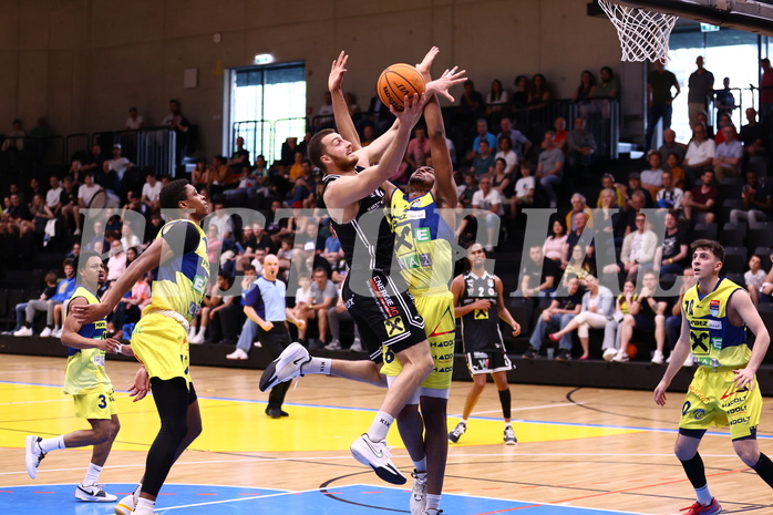07.04.2024, Graz, Raiffeisen Sportpark Graz, Basketball Superliga 2023/24, Platzierungsrunde, Runde 9, UBSC Raiffeisen Graz - Raiffeisen Flyers Wels 