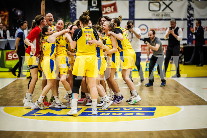 Basketball, Win2Day Basketball Damen Superliga 2023/24, Playoff, Finale Spiel 3, SKN St. Pölten, UBI Graz, SKN St. Pölten, feiern