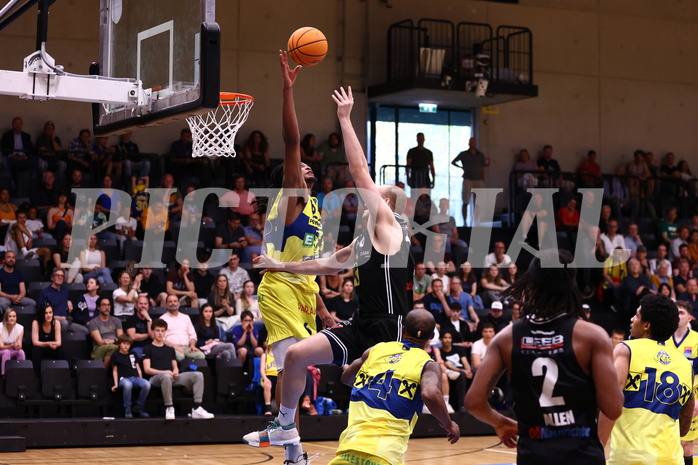 07.04.2024, Graz, Raiffeisen Sportpark Graz, Basketball Superliga 2023/24, Platzierungsrunde, Runde 9, UBSC Raiffeisen Graz - Raiffeisen Flyers Wels 