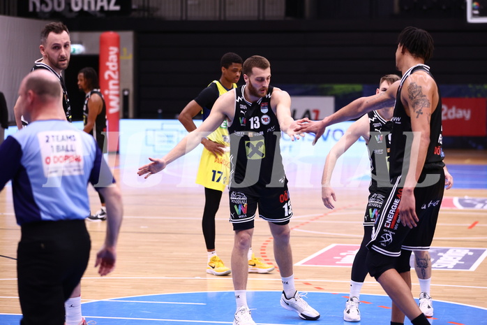 07.04.2024, Graz, Raiffeisen Sportpark Graz, Basketball Superliga 2023/24, Platzierungsrunde, Runde 9, UBSC Raiffeisen Graz - Raiffeisen Flyers Wels 