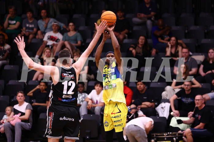 07.04.2024, Graz, Raiffeisen Sportpark Graz, Basketball Superliga 2023/24, Platzierungsrunde, Runde 9, UBSC Raiffeisen Graz - Raiffeisen Flyers Wels 