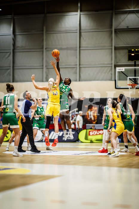 Basketball, Win2Day Basketball Damen Superliga 2023/24, Playoff, Finale Spiel 3, SKN St. Pölten, UBI Graz, Inga Orekhova (13), Janet Oriakhi (21)