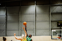 Basketball, Win2Day Basketball Damen Superliga 2023/24, Playoff, Finale Spiel 3, SKN St. Pölten, UBI Graz, Inga Orekhova (13), Janet Oriakhi (21)