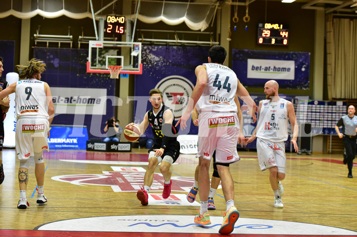Basketball Superliga 2020/21, Grunddurchgang 11.Runde Flyers Wels vs. Kapfenberg Bulls,  Ian Moschik (9),Alexander James Herrera (44), Thomas Schreiner (5), Jan Raszdevsek (4),
