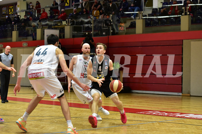 Basketball Superliga 2020/21, Grunddurchgang 11.Runde Flyers Wels vs. Kapfenberg Bulls, Alexander James Herrera (44), Thomas Schreiner (5), Jan Raszdevsek (4),

