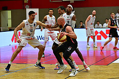 Basketball Superliga 2020/21, Grunddurchgang 11.Runde Flyers Wels vs. Kapfenberg Bulls, Dejan Cigoja (10), Eric McClellan (8), Christian Von Fintel (27),

