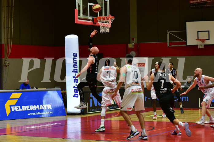 Basketball Superliga 2020/21, Grunddurchgang 11. Runde Flyers Wels vs. Kapfenberg Bulls , Christian Von Fintel (27), AJ. Turner (7), Dejan Cigoja (10), Davor Lamesic (7),
 

