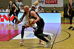 Basketball Superliga 2020/21, Grunddurchgang 11.Runde Flyers Wels vs. Kapfenberg Bulls, Eric McClellan (8), Christian Von Fintel (27),

