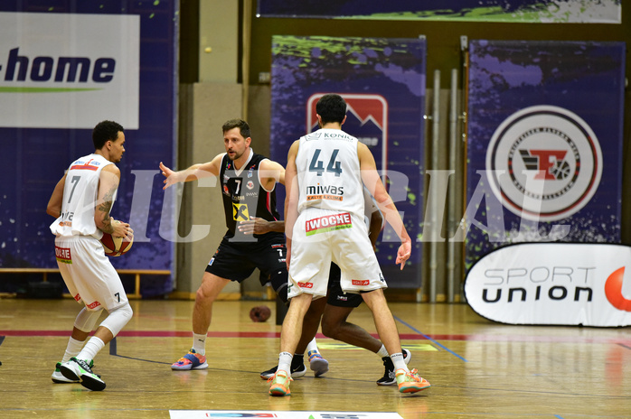 Basketball Superliga 2020/21, Grunddurchgang 11.Runde Flyers Wels vs. Kapfenberg Bulls, AJ. Turner (7), Davor Lamesic (7), Pro Zapf (44),

