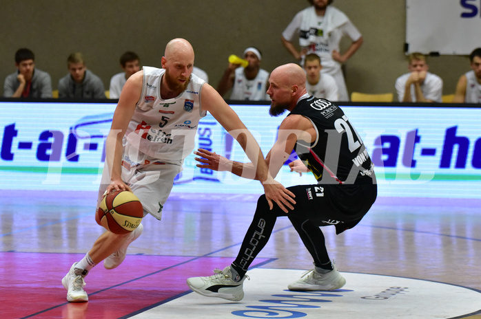Basketball Superliga 2020/21, Grunddurchgang 11.Runde Flyers Wels vs. Kapfenberg Bulls, Thomas Schreiner (5), Christian Von Fintel (27),


