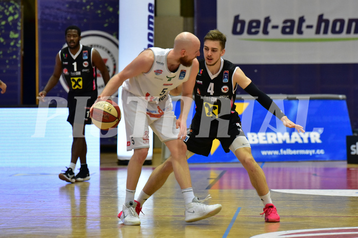 Basketball Superliga 2020/21, Grunddurchgang 11.Runde Flyers Wels vs. Kapfenberg Bulls, Thomas Schreiner (5), Jan Raszdevsek (4),

