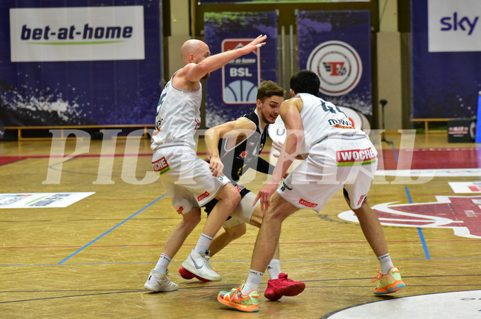 Basketball Superliga 2020/21, Grunddurchgang 11.Runde Flyers Wels vs. Kapfenberg Bulls, Thomas Schreiner (5), Bro Zapf (44),

