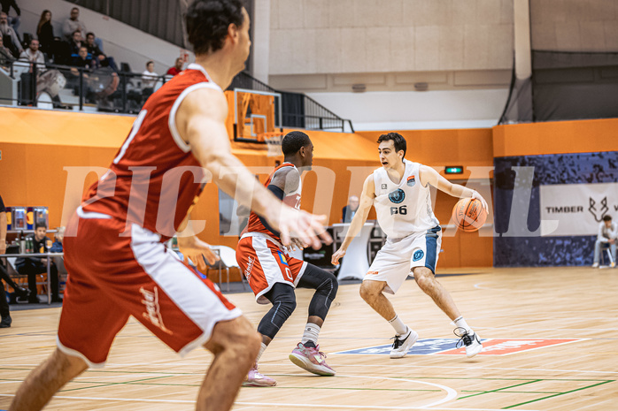 Basketball, Win2Day Superliga 2022/23, Grunddurchgang 15.Runde, Vienna Timberwolves, Arkadia Traiskirchen Lions, Paul Rotter (66)