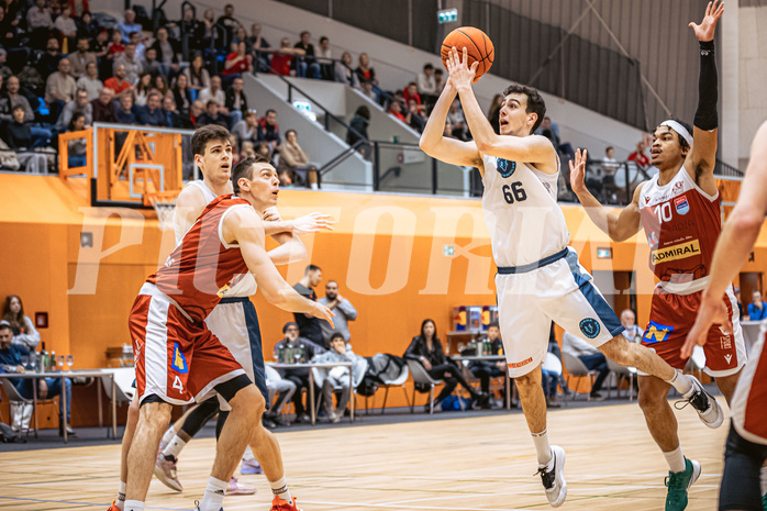 Basketball, Win2Day Superliga 2022/23, Grunddurchgang 15.Runde, Vienna Timberwolves, Arkadia Traiskirchen Lions, Paul Rotter (66)