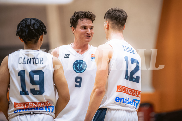 Basketball, Win2Day Superliga 2022/23, Grunddurchgang 15.Runde, Vienna Timberwolves, Arkadia Traiskirchen Lions, Dean-Leon Cantor (19), Philipp D’Angelo (9), Jakob Lohr (12)