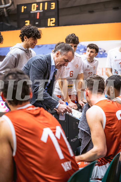 Basketball, Win2Day Superliga 2022/23, Grunddurchgang 15.Runde, Vienna Timberwolves, Arkadia Traiskirchen Lions, Radomir Mijanovic (Head Coach)