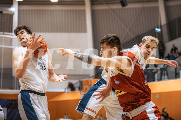 Basketball, Win2Day Superliga 2022/23, Grunddurchgang 15.Runde, Vienna Timberwolves, Arkadia Traiskirchen Lions, Chris Vogt (33), Aleksandar Andjelkovic (7), Elias Wlasak (8)