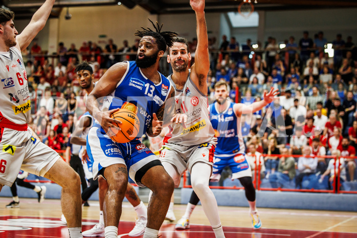 Basketball, win2day Basketball Superliga 2023/24, Halbfinale Spiel 1, Traiskirchen Lions, Oberwart Gunners, Kris Monroe (13)